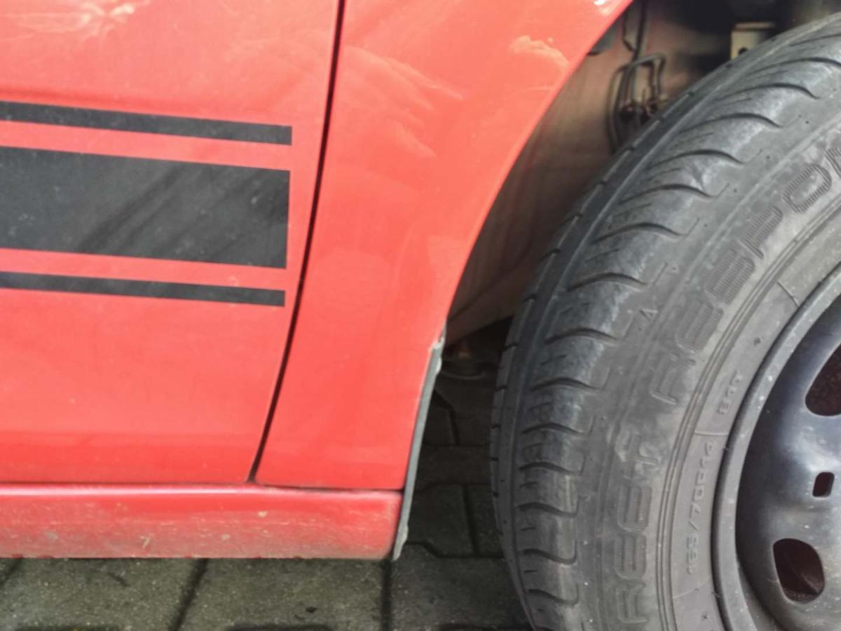 Skoda Fabia 2 5J original Kotflügel vorn rechts Coridarot LF3K Bj.2012